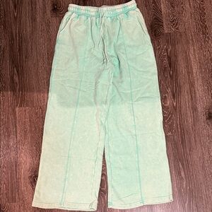 Double Zero Size Small - NEW CUTE!! 🩵💚